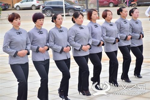 兴义·公园里物业管理授装仪式暨物业服务展示礼仪服务圆满举行